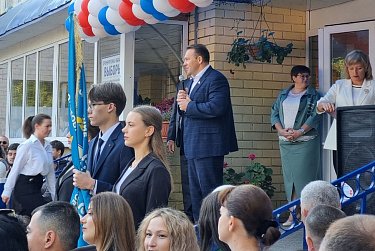 Депутаты пошли в школу